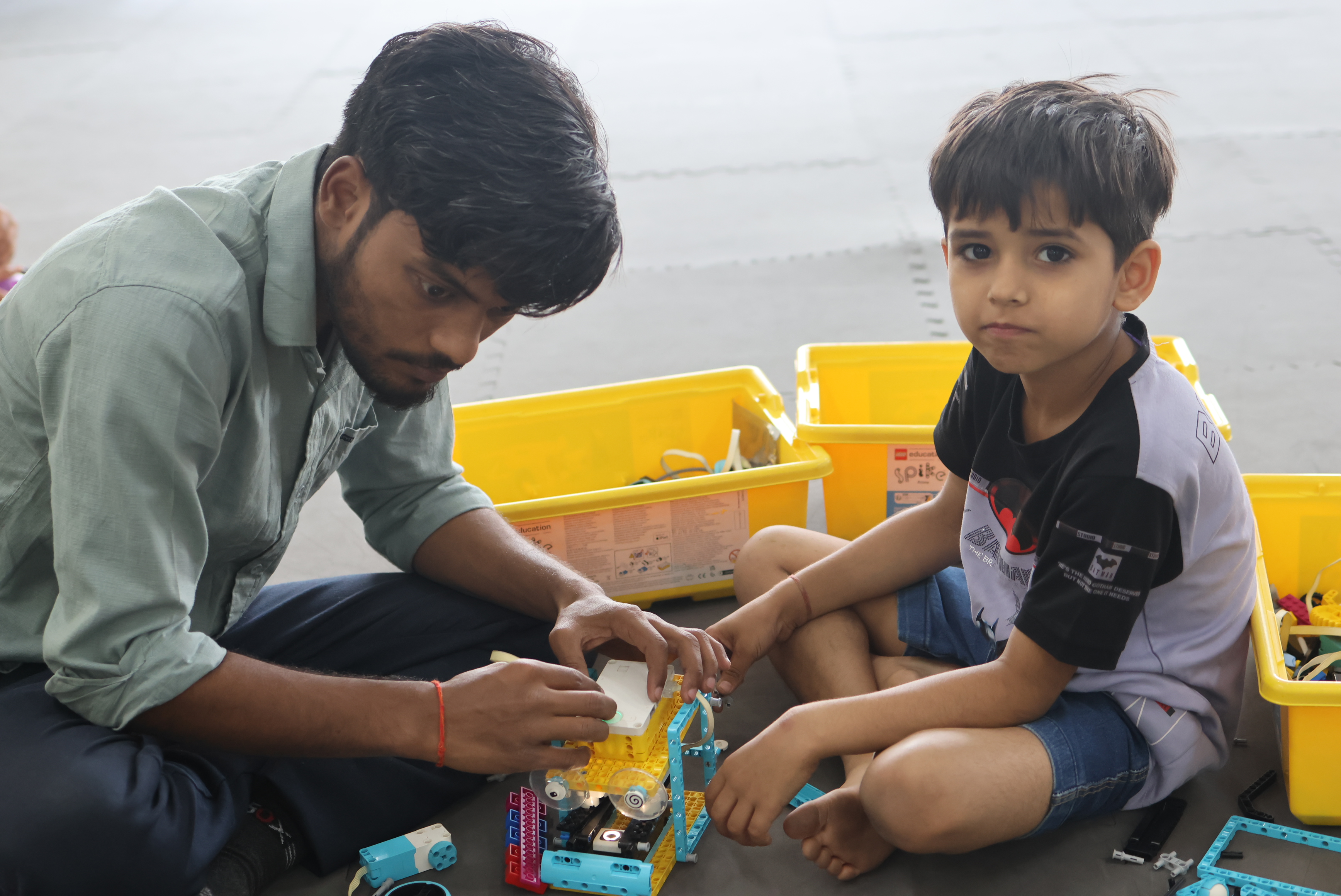 Kids learning robotics and AI at Mittyverse STEAM program Gurugram