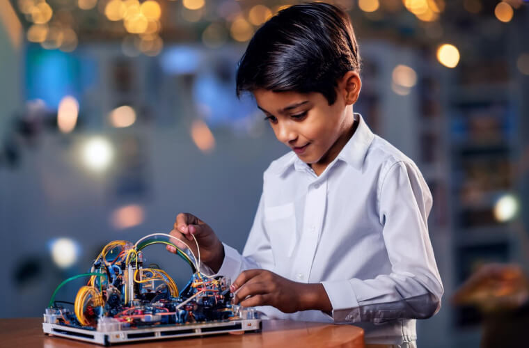 Robotics Classes in Gurgaon - Kids Building Robots at Mittyverse